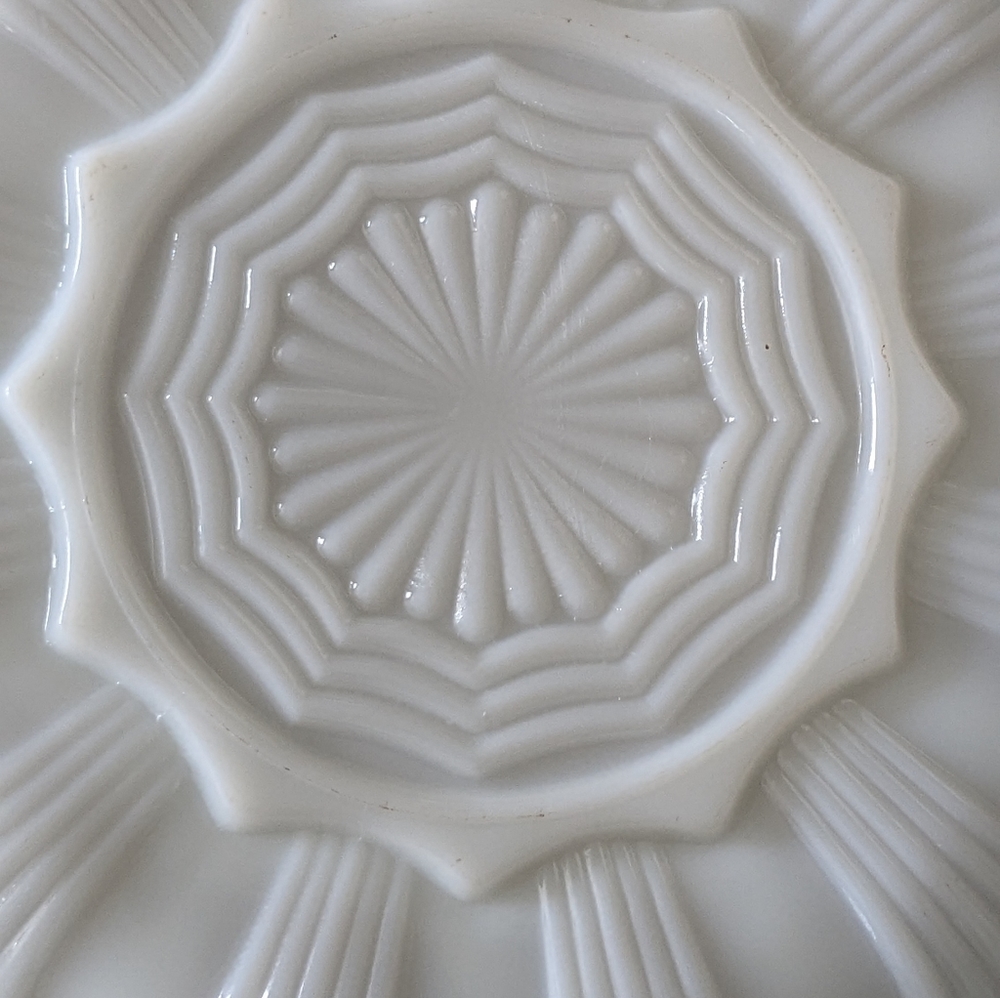 Vintage Anchor Hocking White Milk Glass Deviled Egg Plate Serving Dish HOLIDAY - Picture 4 of 6